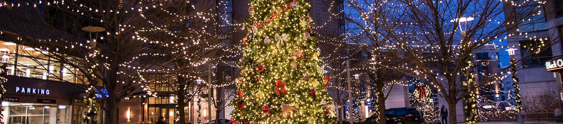 Banner Commercial Holiday Lights in Central Ohio