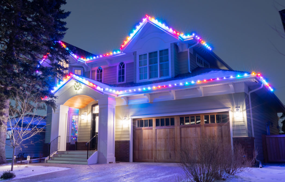 Residential holiday lighting display